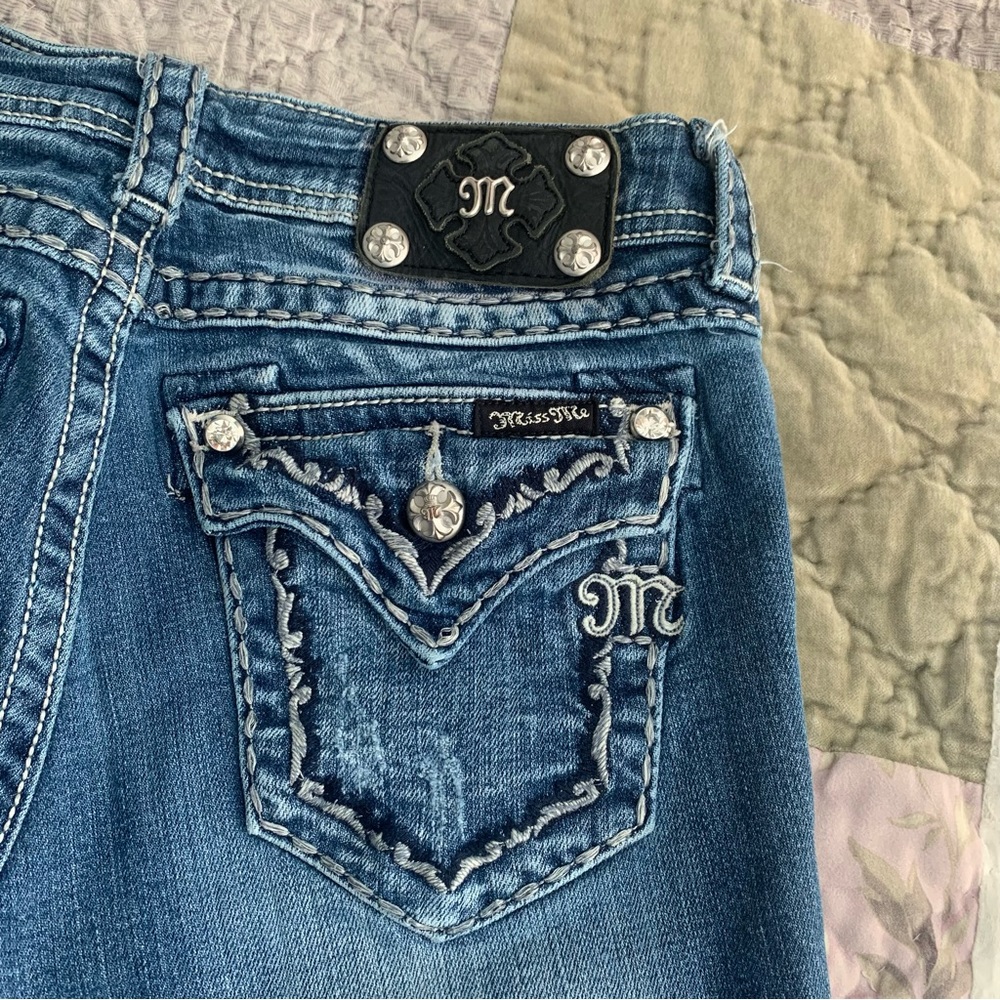 - Miss Me Jean Shorts Boyfriend Bermuda Bling  Womans Size 26 - Picture 6 of 9